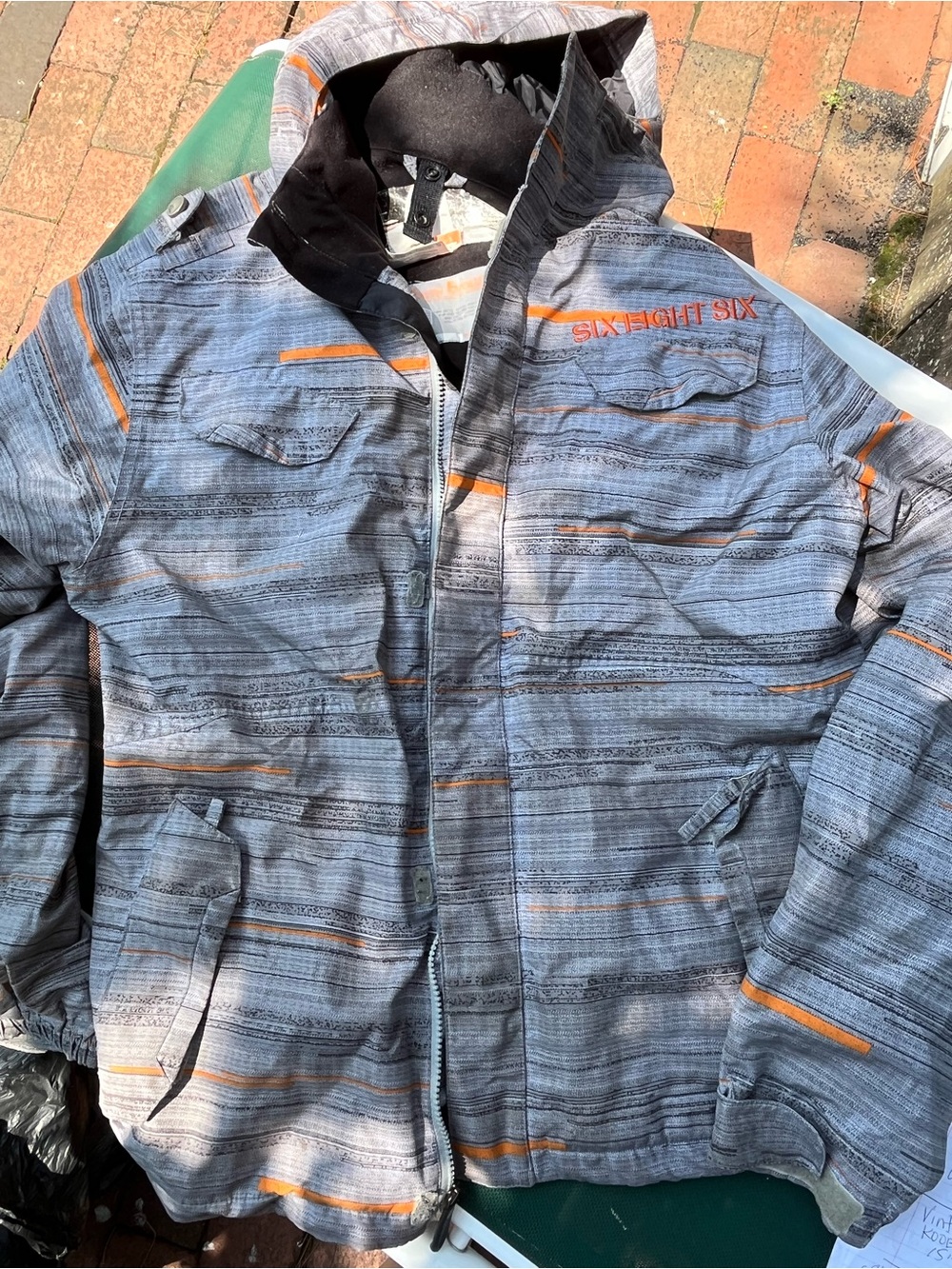686 YOUNG EVOLUTION SKI / SNOWBOARD JACKET BOYS XL, hood